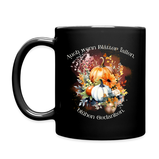 Herbstzauber Tasse – Auch wenn Blätter fallen, blühen Gedanken | Schwarze Teetasse mit Kürbis-Design von TeeMagie - Schwarz