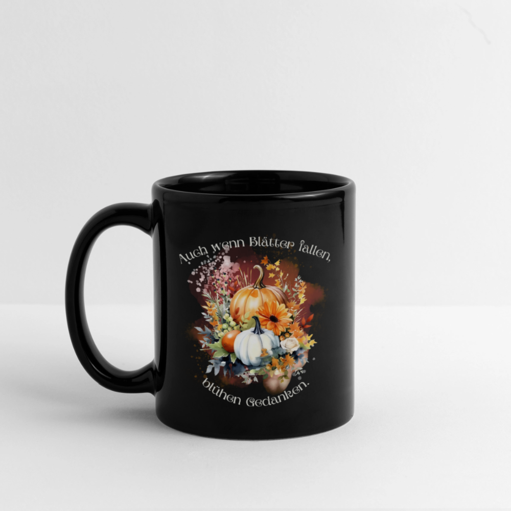 Herbstzauber Tasse – Auch wenn Blätter fallen, blühen Gedanken | Schwarze Teetasse mit Kürbis-Design von TeeMagie - Schwarz